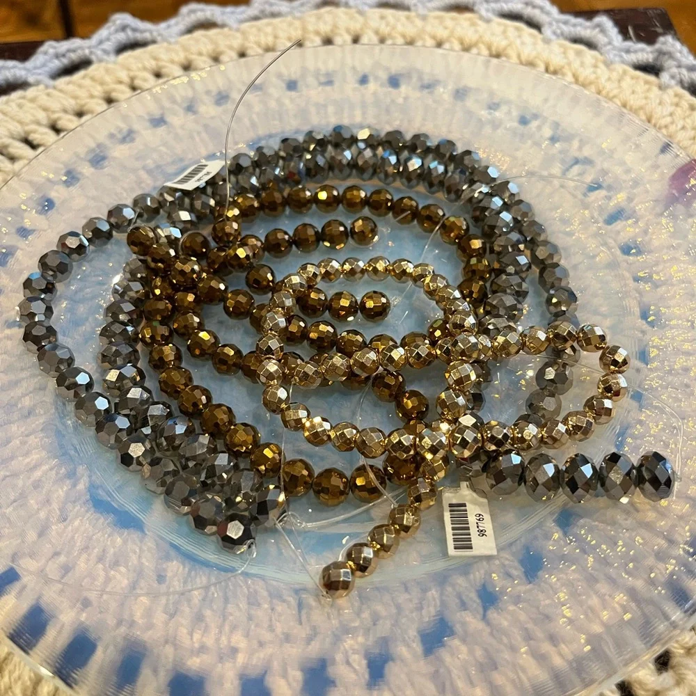 ❌sold at live❌Metallic glass bead lot. Perfect for Jewelry making or crafting - Picture 1 of 2